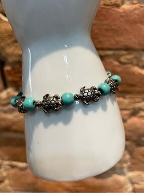 Turtle Stretch Bracelet Silver Tone with Turquoise Beads